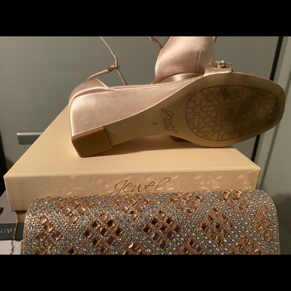 Elegant - Picture 1 of 4